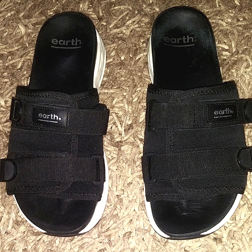 Earth Cedar Kamala Athleisure Orthopedic Strappy Black Leather Womens Sandal